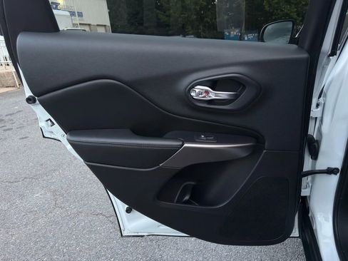 Used 2019 Jeep Cherokee Limited image 22