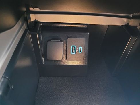 Certified 2022 Ford Explorer XLT w/ Equipment Group 202A image 24