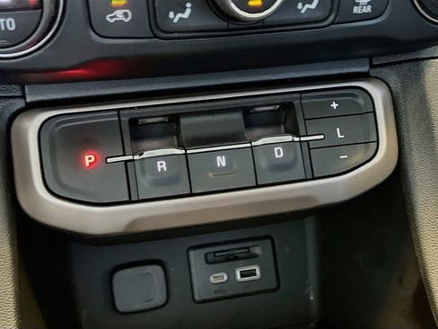 Used 2023 GMC Acadia Denali w/ Denali Ultimate Package FWD image 17