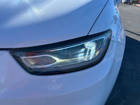 Used 2022 Chrysler Pacifica Touring-L image 14