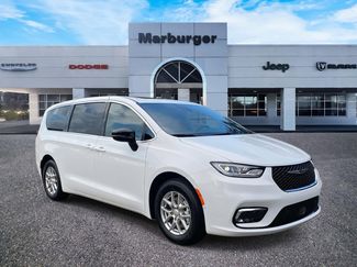 New 2026 Chrysler Pacifica Select video 1