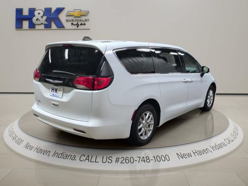 Used 2023 Chrysler Voyager LX FWD image 6