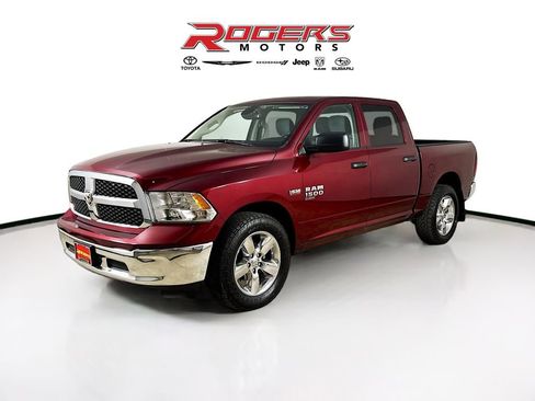 Used 2022 RAM 1500 Classic SLT AWD/4WD image 3