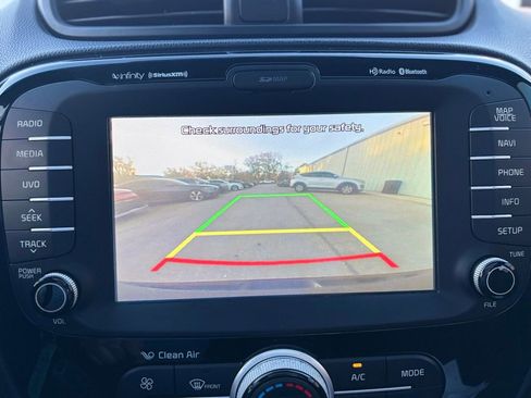 Used 2015 Kia Soul + image 25