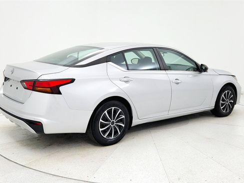 Used 2024 Nissan Altima 2.5 S FWD image 5