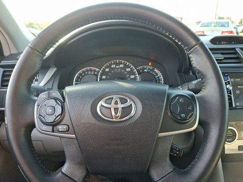 Used 2014 Toyota Camry XLE image 19