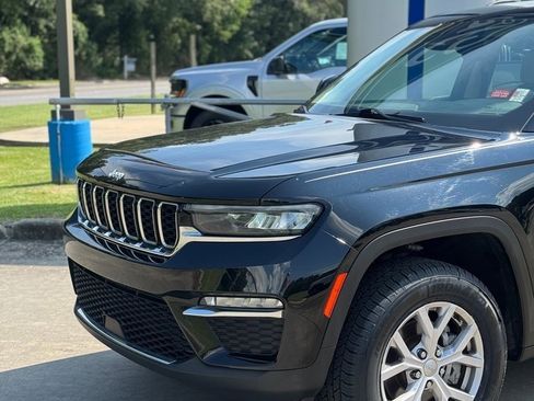 Used 2022 Jeep Grand Cherokee Limited image 2