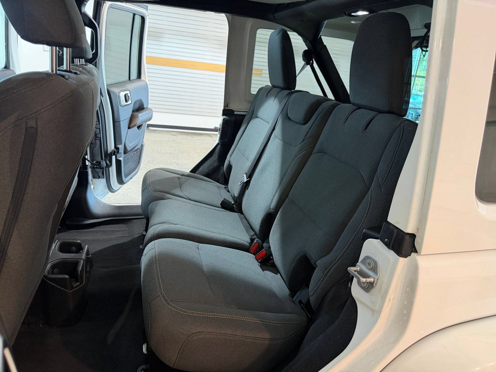 Used 2025 Jeep Wrangler Unlimited Sahara AWD/4WD image 38