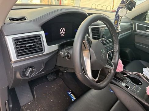 Used 2023 Volkswagen Atlas SE image 16