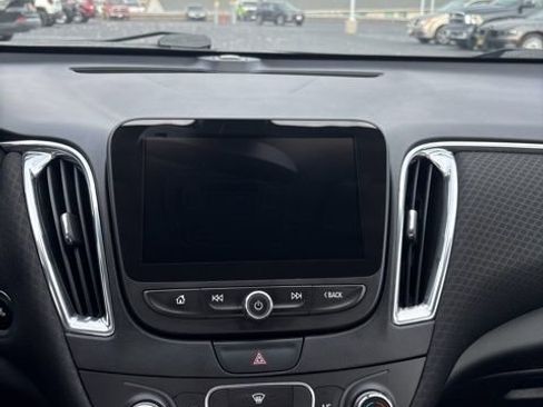 Used 2016 Chevrolet Malibu LT image 9