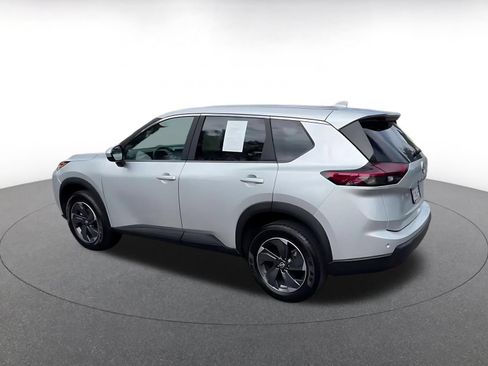 Used 2025 Nissan Rogue SV FWD image 9
