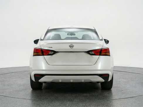 Used 2025 Nissan Altima 2.5 SV image 7