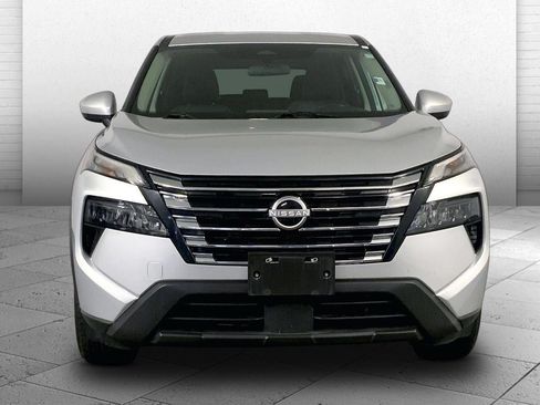 Used 2025 Nissan Rogue SV AWD/4WD image 2
