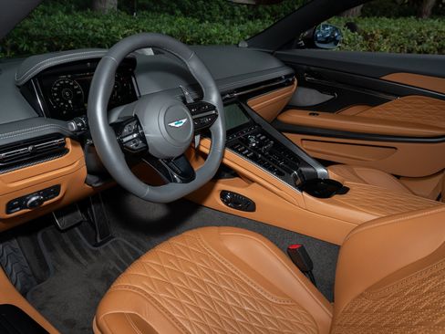 Used 2025 Aston Martin DB12 Coupe image 14