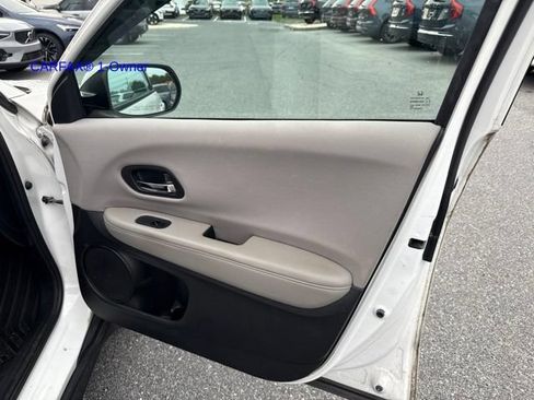 Used 2016 Honda HR-V LX image 4