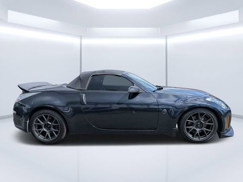 Used 2008 Nissan 350Z Touring RWD image 2