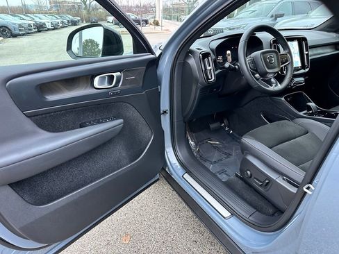 Used 2023 Volvo C40 P8 Recharge Ultimate image 13