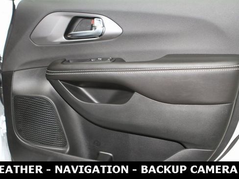 New 2026 Chrysler Pacifica Select image 21