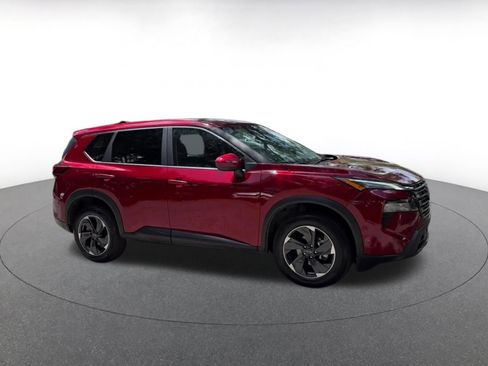Used 2025 Nissan Rogue SV AWD/4WD image 2