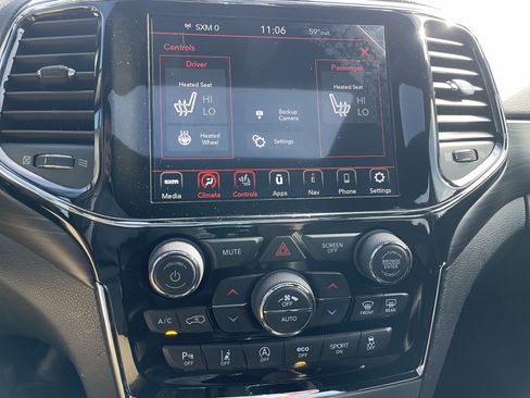 Used 2021 Jeep Grand Cherokee Laredo X image 19