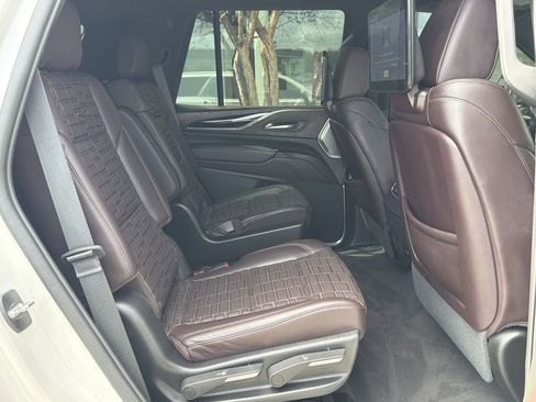 Used 2024 Cadillac Escalade Premium Luxury Platinum w/ Heavy-Duty Trailer Package image 15