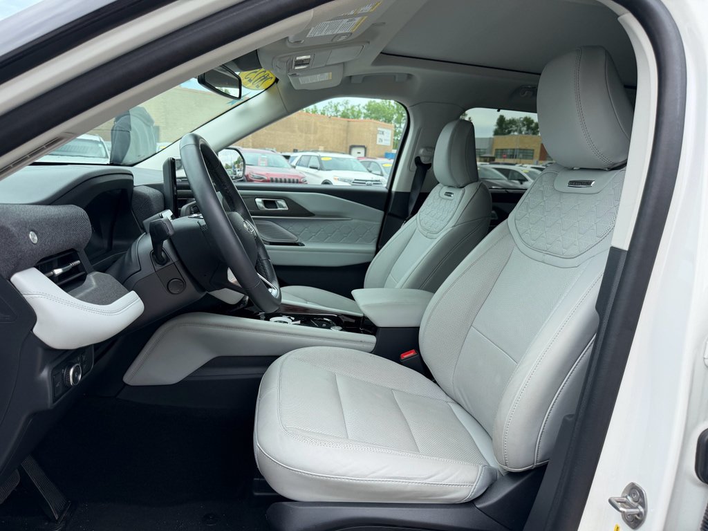 Used 2025 Ford Explorer Platinum w/ LUX Leather Package AWD/4WD image 7