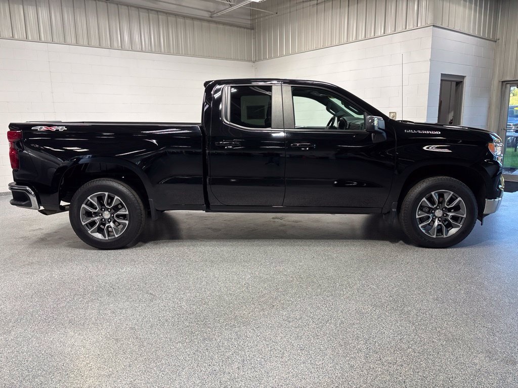 Used 2024 Chevrolet Silverado 1500 LT AWD/4WD image 8