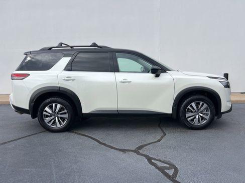 Used 2023 Nissan Pathfinder SL AWD/4WD image 8