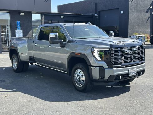 Used 2025 GMC Sierra 3500 Denali Ultimate AWD/4WD image 7