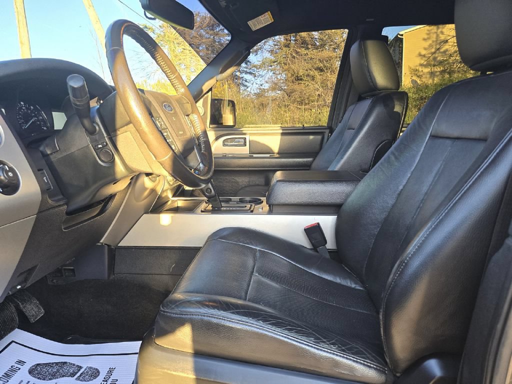 Used 2015 Ford Expedition XLT w/ Equipment Group 202A AWD/4WD image 13