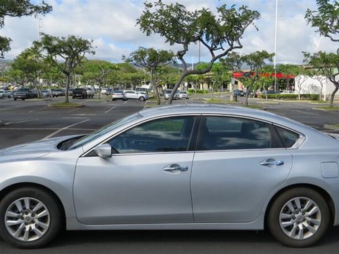 Used 2016 Nissan Altima 2.5 S w/ Power Driver Seat Package FWD image 2