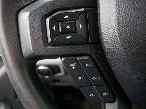 Used 2019 Ford F550 4x4 Crew Cab Super Duty w/ XLT Value Package image 27