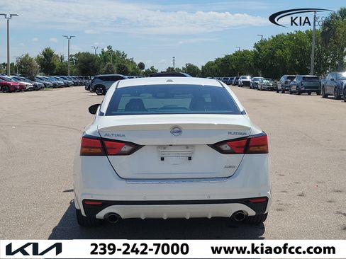 Used 2022 Nissan Altima 2.5 Platinum AWD/4WD image 5