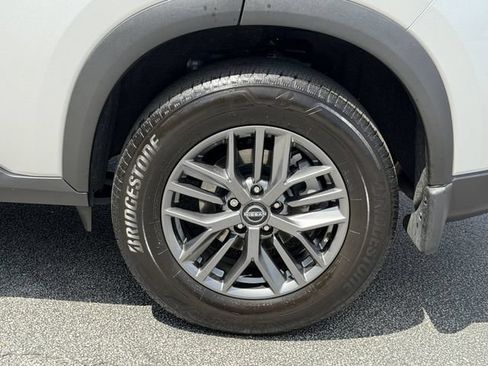 Used 2025 Nissan Rogue S FWD image 28
