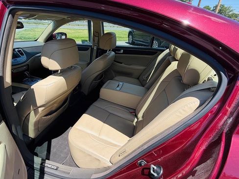 Used 2012 Hyundai Genesis 4.6 RWD image 9