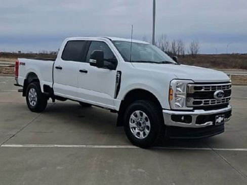 Used 2024 Ford F250 XLT w/ FX4 Off-Road Package AWD/4WD image 2