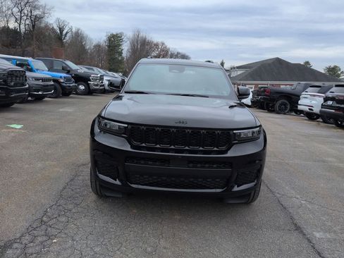New 2025 Jeep Grand Cherokee L Altitude image 3