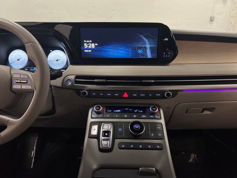 Used 2024 Hyundai Palisade Limited FWD image 20
