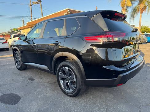 Used 2025 Nissan Rogue SV FWD image 9