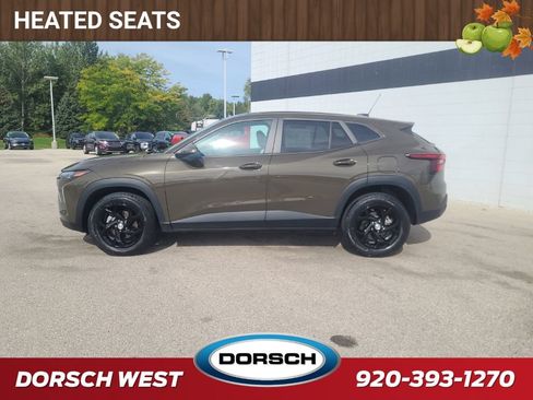 Used 2024 Chevrolet Trax LS w/ LS Convenience Package FWD image 2
