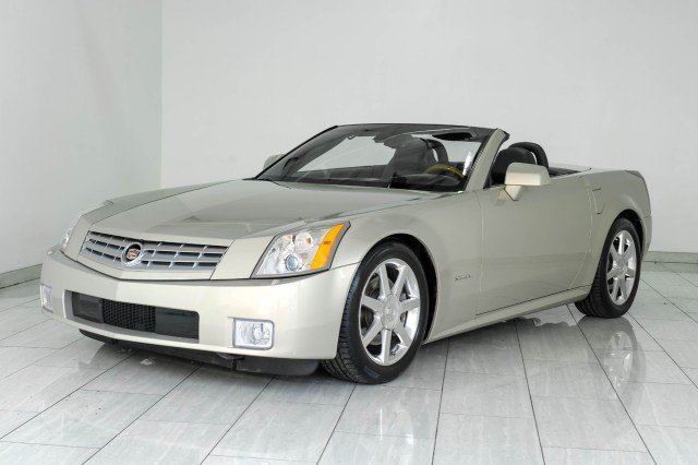 Used 2006 Cadillac XLR RWD image 5
