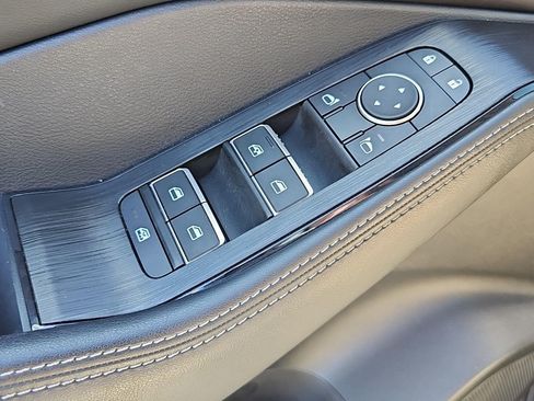 Used 2025 Nissan Rogue SL AWD/4WD image 20
