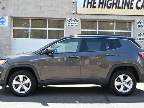 Used 2018 Jeep Compass Latitude w/ Popular Equipment Group AWD/4WD image 2