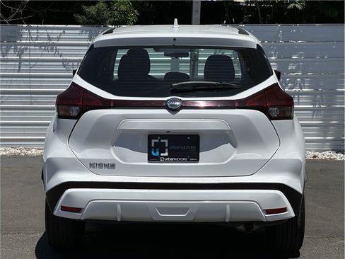 Used 2021 Nissan Kicks S FWD image 11