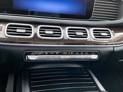 Used 2024 Mercedes-Benz GLS 450 4MATIC image 44