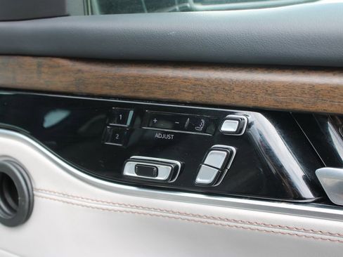Used 2023 Jeep Grand Wagoneer Series II w/ Flexible Seating Group AWD/4WD image 33