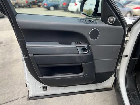 Used 2015 Land Rover Range Rover Sport SE image 19