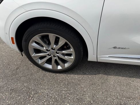 Used 2022 Buick Envision Avenir w/ Technology Package II FWD image 11