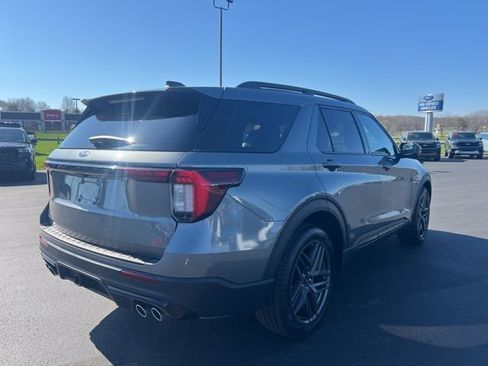 Used 2025 Ford Explorer ST AWD/4WD image 7