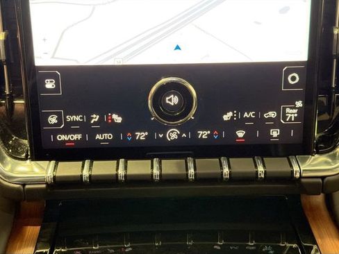 Used 2025 GMC Yukon XL Denali image 16